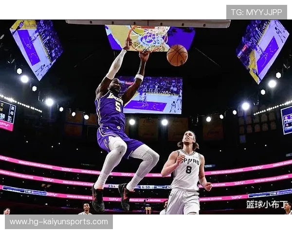 字母40+准三双打爆东部第一！“投敌中锋”称霸内线全场狂飙引爆篮球热潮